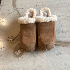 Brand new girls Ugg fur lined clogs!